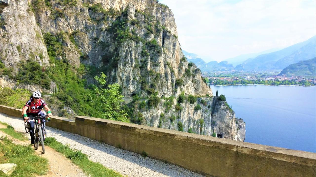 Green Relax Apartment Riva del Garda Exterior photo